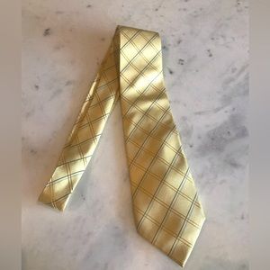 Dockers gold tie.